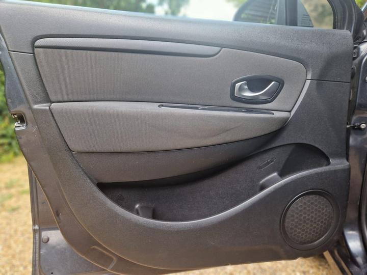 Renault Grand Scenic - 1.5 dCi Expression Euro 5 5dr - New in stock and ready to go - Image 37