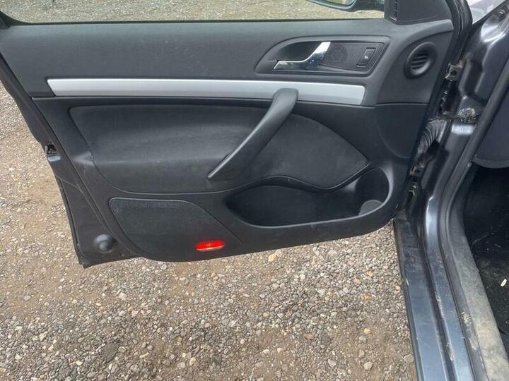 Skoda Octavia - 1.6 FSI Ambiente Euro 4 5dr - Image 19