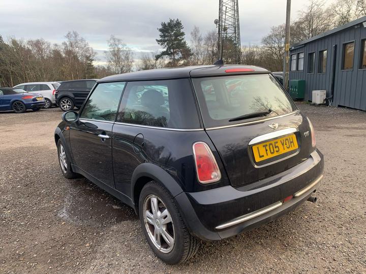MINI Hatch - 1.6 One Euro 4 3dr - Ulez complaint,Service history - Image 5