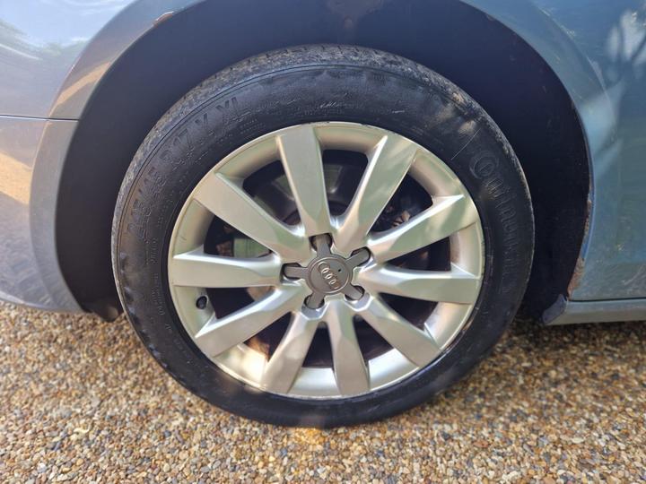 Audi A4 - 2.0 TDI Executive SE Euro 4 4dr - New in stock and ready to go - Image 13