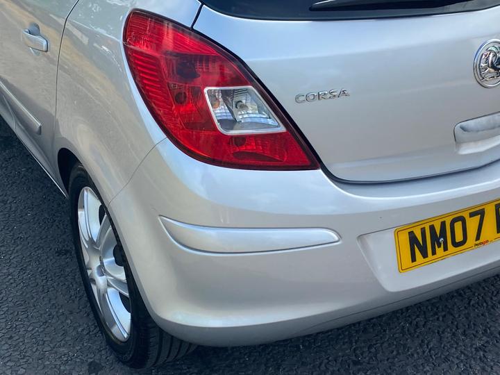 Vauxhall Corsa - 1.4i 16v Design 5dr (a/c) - 2 KEYS GOOD SPEC CLEAN CAR - Image 8
