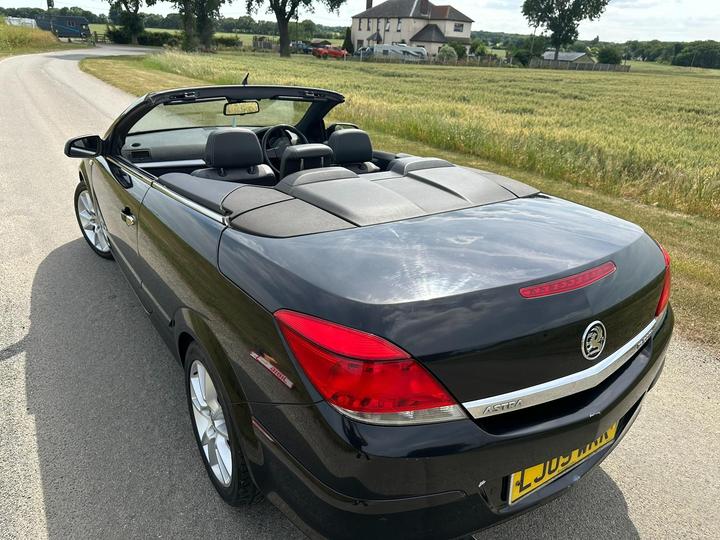 Vauxhall Astra - 1.9 CDTi Design Twin Top 2dr - Image 5