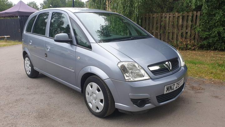 Cheap Vauxhall Meriva - 1.4i 16v Club 5dr - Only 77,000 miles -Px to clear for sale in Wakefield, West Yorkshire