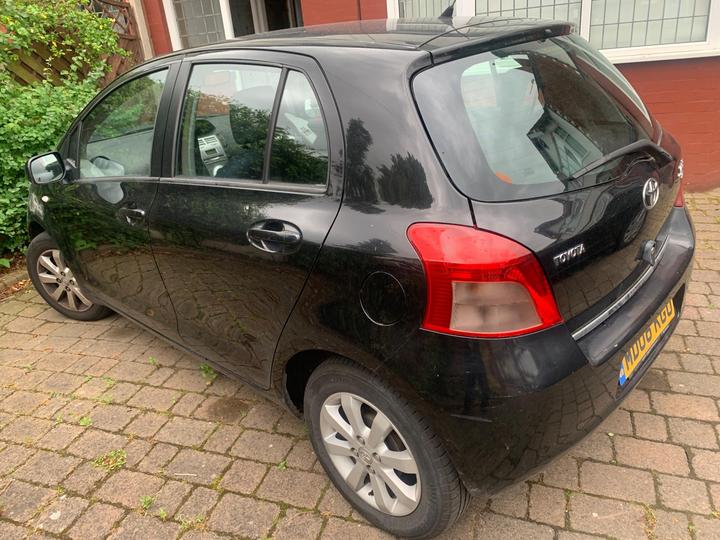 Toyota Yaris - 1.3 VVT-i TR 5dr - Perfect first car. Great price - Image 5