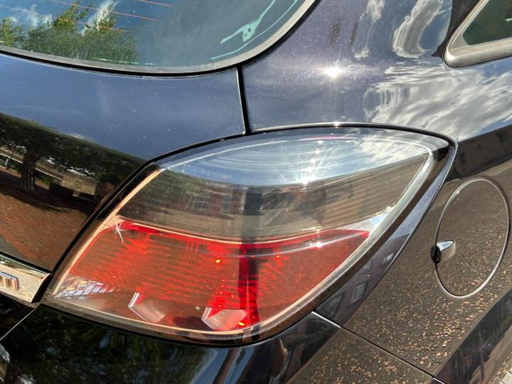 Vauxhall Astra - 1.9 CDTi SXi Sport Hatch 3dr - SH | PANORAMIC WINDSCREEN - Image 27