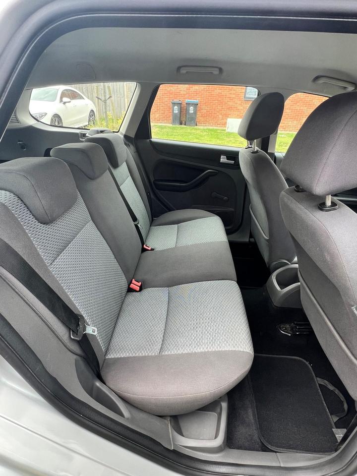 Ford Focus - 1.6 LX 5dr - Image 6