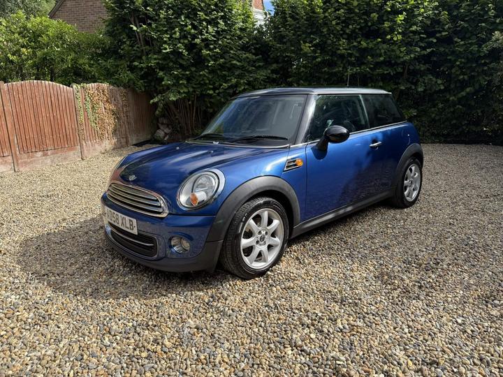 MINI Hatch - 1.6 Cooper Euro 4 3dr - LOW MILEAGE, LIGHTNING BLUE - Image 6