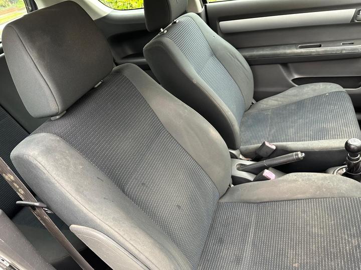 Suzuki Swift - 1.3 SZ2 3dr - 11 months MOT 2 KEYS ULEZ FREE - Image 4
