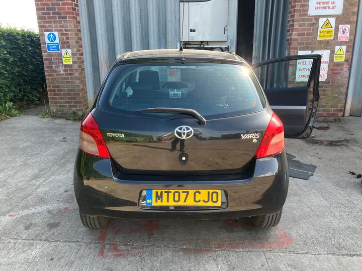 Toyota Yaris - 1.0 VVT-i T3 3dr - Low mileage, 2 previous owners - Image 3