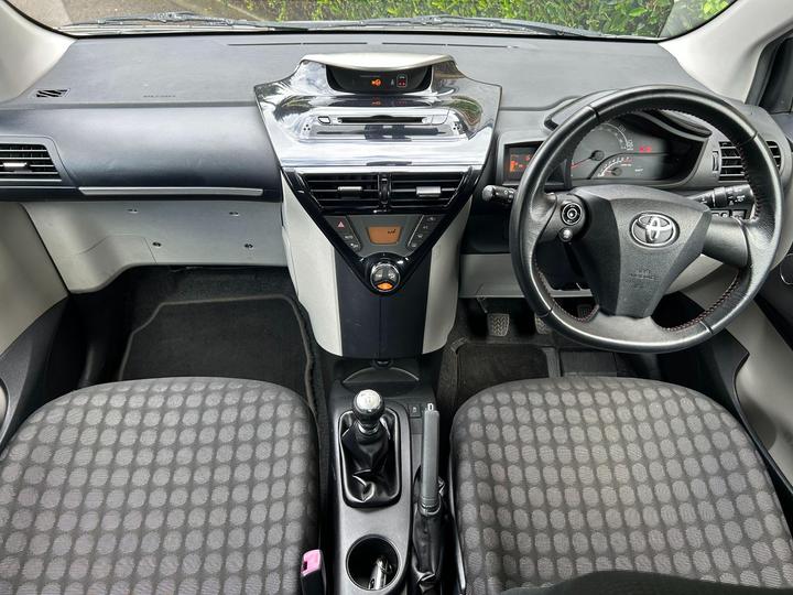 Toyota iQ - 1.0 VVT-i 2 Euro 5 3dr - 2 KEYS SERVICE HISTORY - Image 14