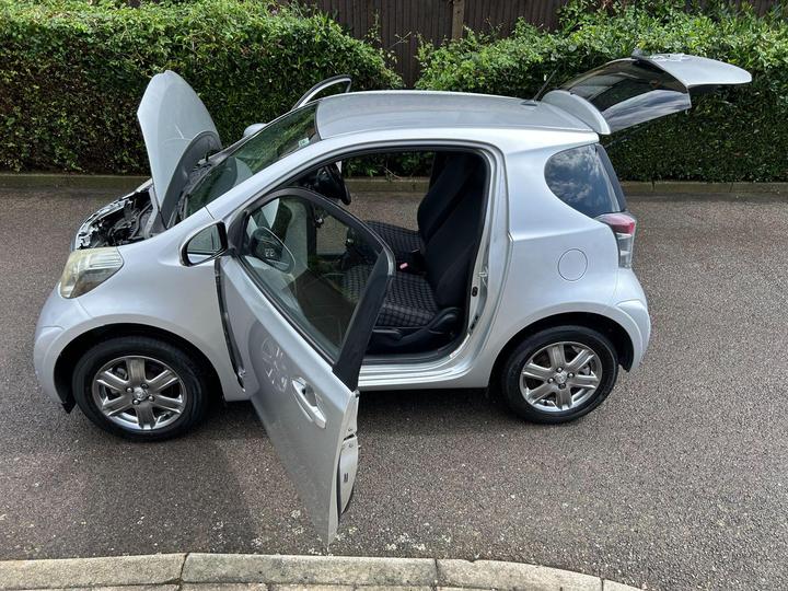 Toyota iQ - 1.0 VVT-i 2 Euro 5 3dr - 2 KEYS SERVICE HISTORY - Image 60