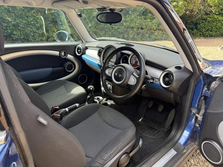 MINI Hatch - 1.6 Cooper Euro 4 3dr - LOW MILEAGE, LIGHTNING BLUE - Image 8