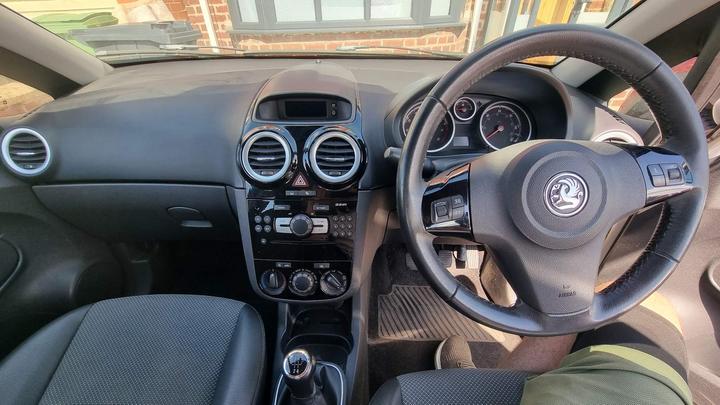 Vauxhall Corsa - 1.2i 16v Design 5dr (a/c) - Image 7