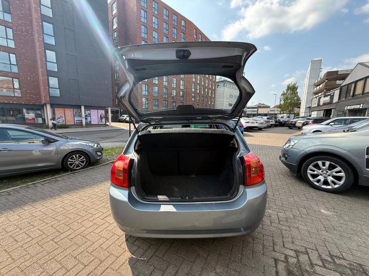 Toyota Corolla - 1.4 VVT-i T2 5dr - Great first time car - Image 7