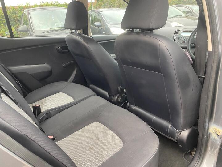 Hyundai i10 - 1.2 Classic Euro 4 5dr - LONG MOT+ULEZ FREE+FIRST CAR - Image 21