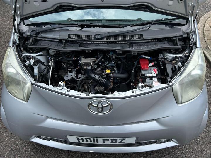 Toyota iQ - 1.0 VVT-i 2 Euro 5 3dr - 2 KEYS SERVICE HISTORY - Image 8