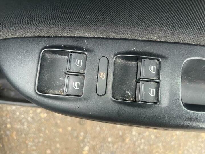 Skoda Octavia - 1.6 FSI Ambiente Euro 4 5dr - Image 17