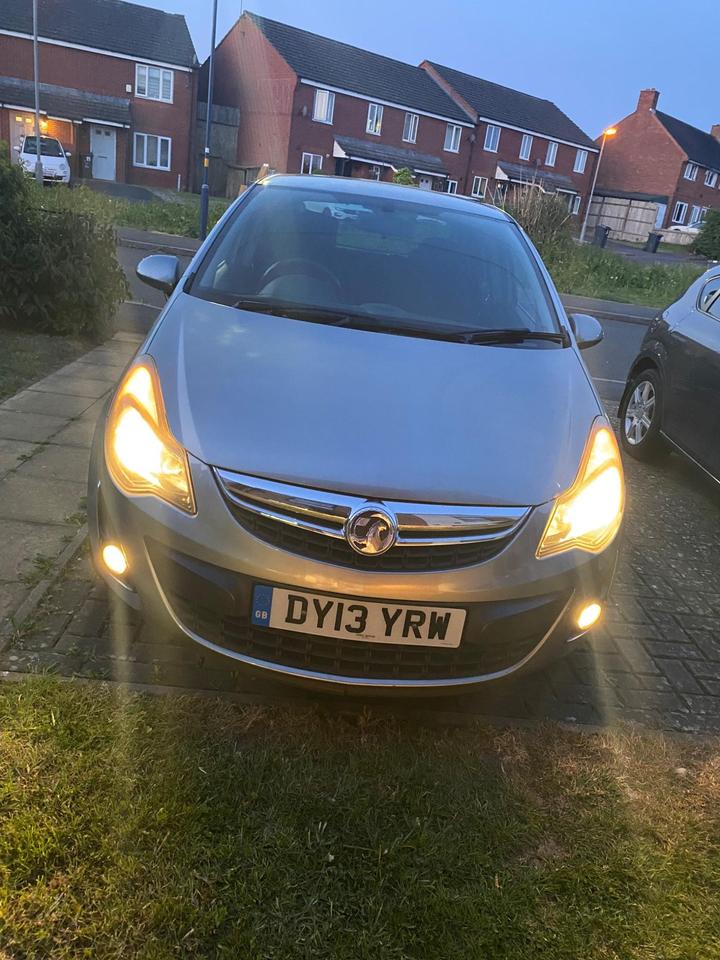 Vauxhall Corsa - 1.2 16V SXi Euro 5 5dr (A/C) - Good little car- quick sale! - Image 2