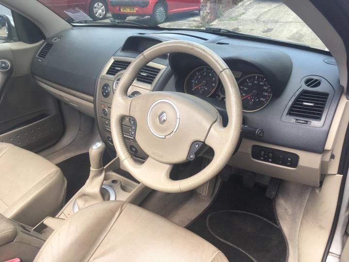 Renault Megane - 1.6 VVT Privilege 2dr - tapping engine PX BARGAIN READ - Image 12