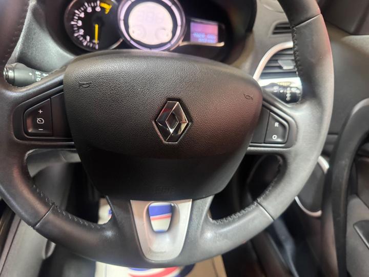 Renault Megane - 1.6 16V Dynamique TomTom Euro 5 5dr - Trade in to clear - Image 48