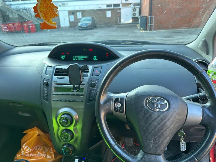 Toyota Yaris - 1.33 Dual VVT-i TR Euro 4 (s/s) 5dr - Affordable, Best for delivery - Image 4