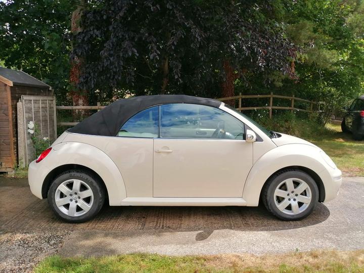Cheap Volkswagen Beetle - 1.4 16V Luna Cabriolet Euro 4 2dr - Fun, low mileage convertible for sale in Sherborne, Dorset