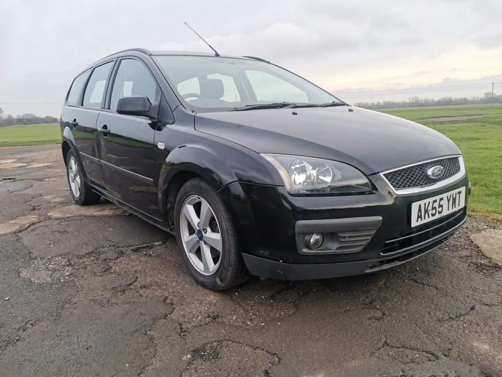 Cheap Ford Focus - 1.6 Zetec Climate 5dr - 1 owner Long 12 Months MOT for sale in Maidenhead, Berkshire
