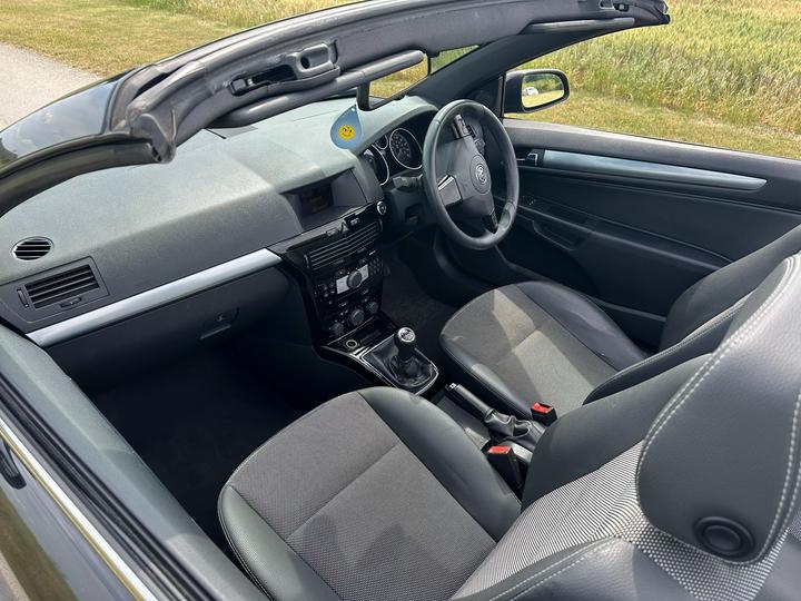 Vauxhall Astra - 1.9 CDTi Design Twin Top 2dr - Image 12