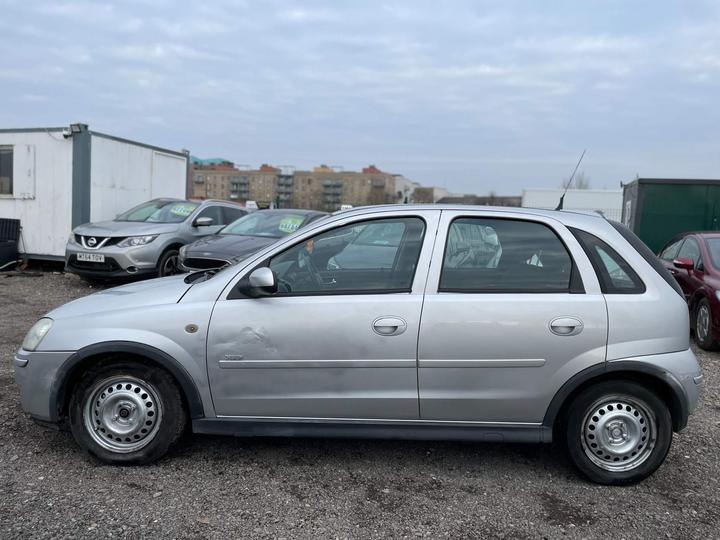 Vauxhall Corsa - 1.4i 16v Design 5dr (a/c) - Automatic+low insurance - Image 5