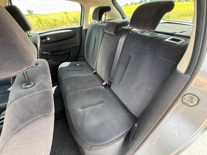 Citroen C4 - 1.6i 16V SX 5dr - Long mot! Service history! - Image 15