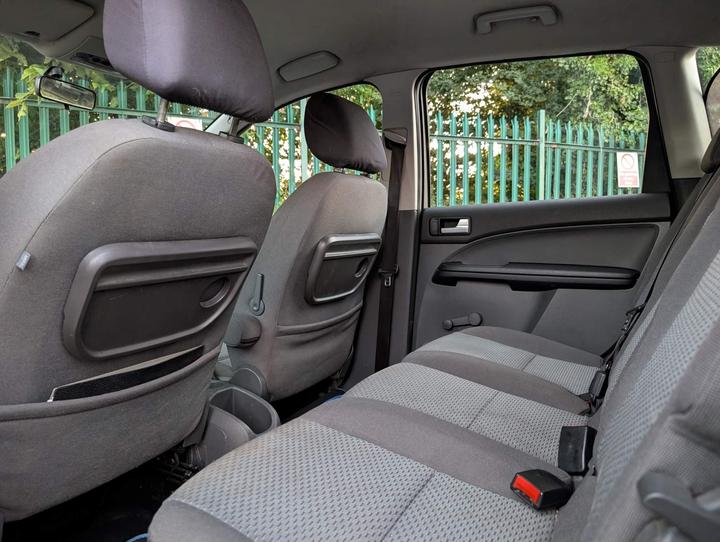 Ford Focus C-Max - 1.6 16v Zetec 5dr - JUST SERVICED*LOVELY SPEC*ULEZ - Image 17