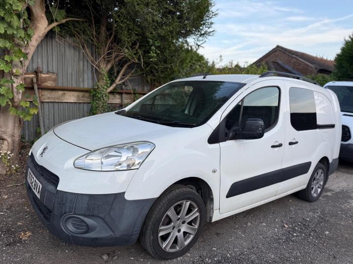 Peugeot Partner - 1.6 HDi S Crew Van L2 H1 4dr - NON RUNER-NEED NEW ENGINE - Image 3