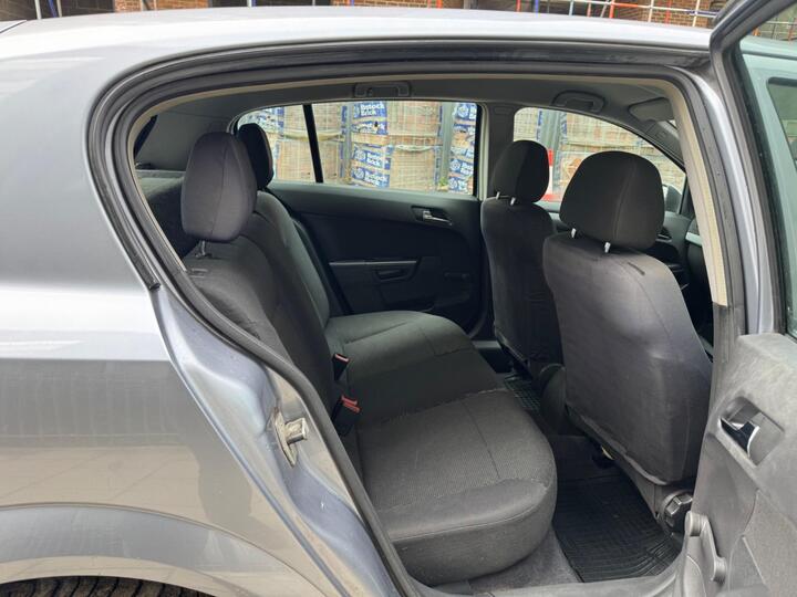 Vauxhall Astra - 1.4i 16v Breeze 5dr - ULEZ|NEW 1 YEAR MOT|2 OWNERS - Image 12