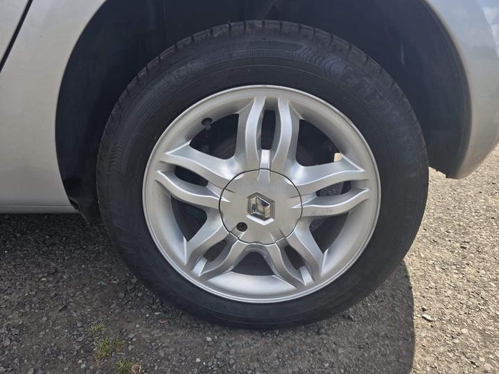 Renault Clio - 1.4 16v Dynamique 5dr - 12 Months MOT No Advisories - Image 9