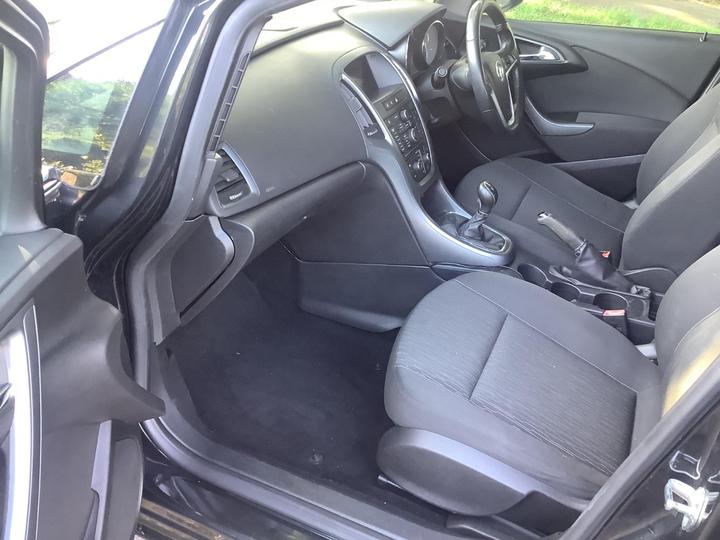 Vauxhall Astra - 1.7 CDTi ecoFLEX Tech Line Sports Tourer Euro 5 (s/s) 5dr - MOT JUNE 2026 (28-06-2026) - Image 15