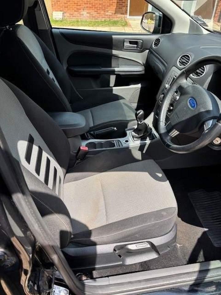 Ford Focus - 1.6 TDCi DPF Zetec 5dr - Image 5