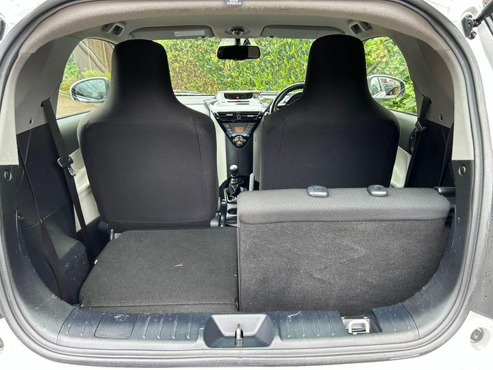 Toyota iQ - 1.0 VVT-i 2 Euro 5 3dr - 2 KEYS SERVICE HISTORY - Image 44