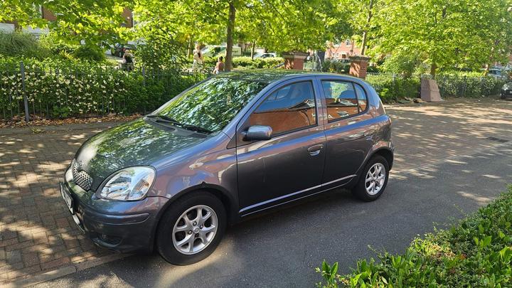 Toyota Yaris - 1.3 VVT-i Blue 5dr - Image 2