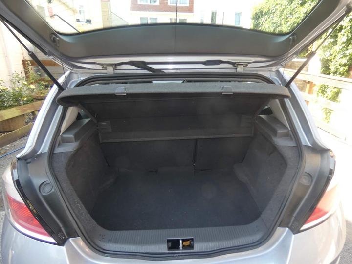 Vauxhall Astra - 1.8i 16v Design Hatchback 5dr Petrol Automatic (197 g/km, 123 bhp) - ~~CREDIT/DEBIT CARD ACCEPTED~~ - Image 12
