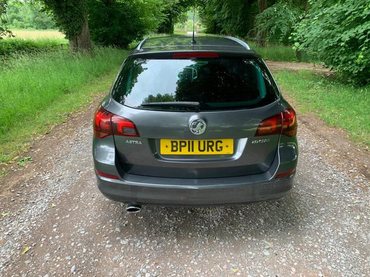Vauxhall Astra - 2.0 CDTi SRi Sports Tourer Euro 5 (s/s) 5dr - Image 6