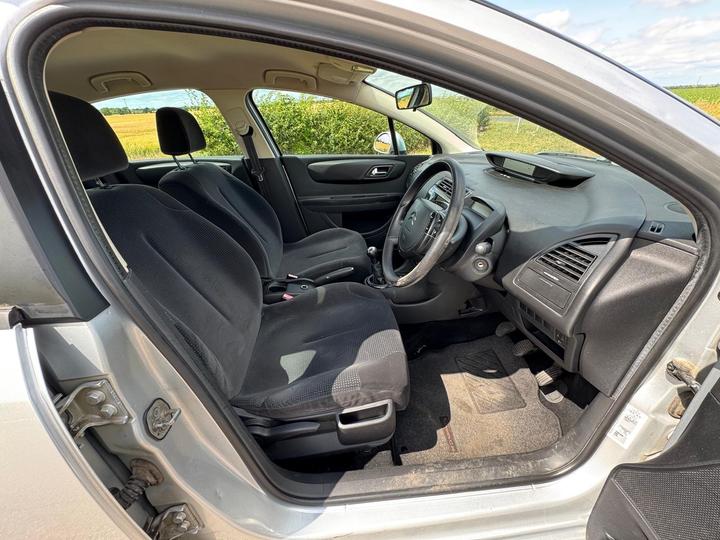 Citroen C4 - 1.6i 16V SX 5dr - Long mot! Service history! - Image 10