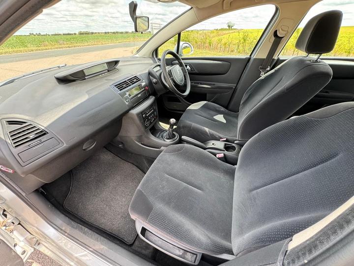 Citroen C4 - 1.6i 16V SX 5dr - Long mot! Service history! - Image 14