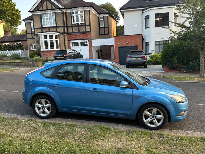 Ford Focus - 1.6 Zetec 5dr - ULEZ FREE / DRIVES SPOT ON - Image 12