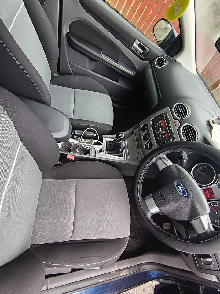 Ford Focus - 1.6 Zetec 5dr - Ideal for fixer project! - Image 9