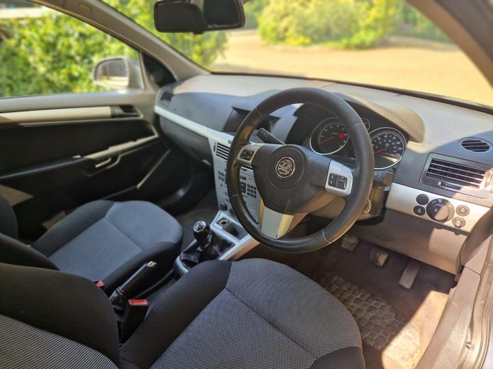 Vauxhall Astra - 1.4i 16v Active 5dr - New in stock and ready to go - Image 37