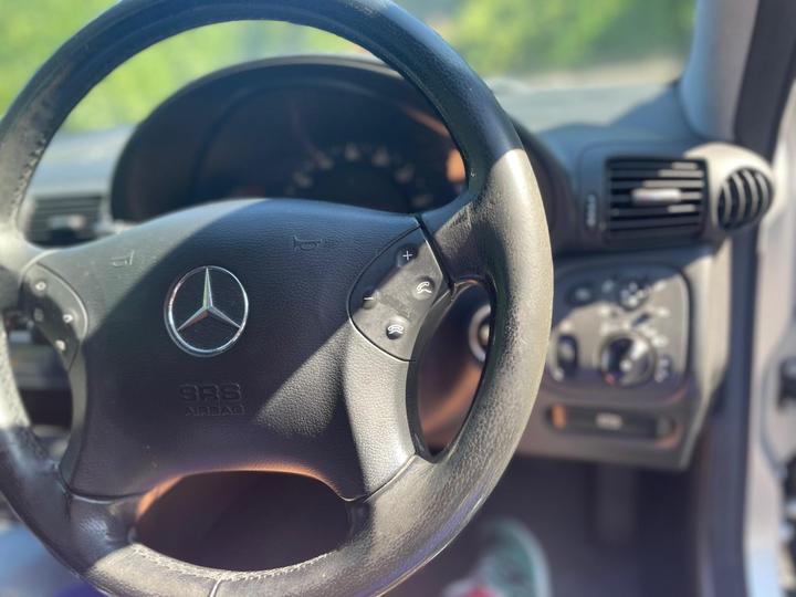 Mercedes-Benz C Class - 1.8 C200 Kompressor Avantgarde SE 4dr - One Owner From New - Image 32