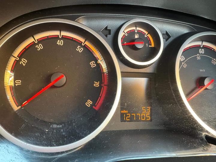 Vauxhall Corsa - 1.4 16V SXi Euro 5 3dr (A/C) - Image 8