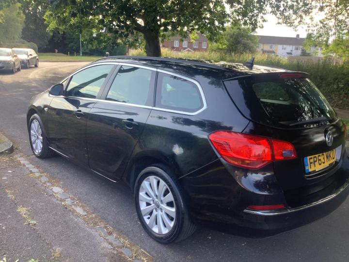 Vauxhall Astra - 1.7 CDTi ecoFLEX Tech Line Sports Tourer Euro 5 (s/s) 5dr - MOT JUNE 2026 (28-06-2026) - Image 8