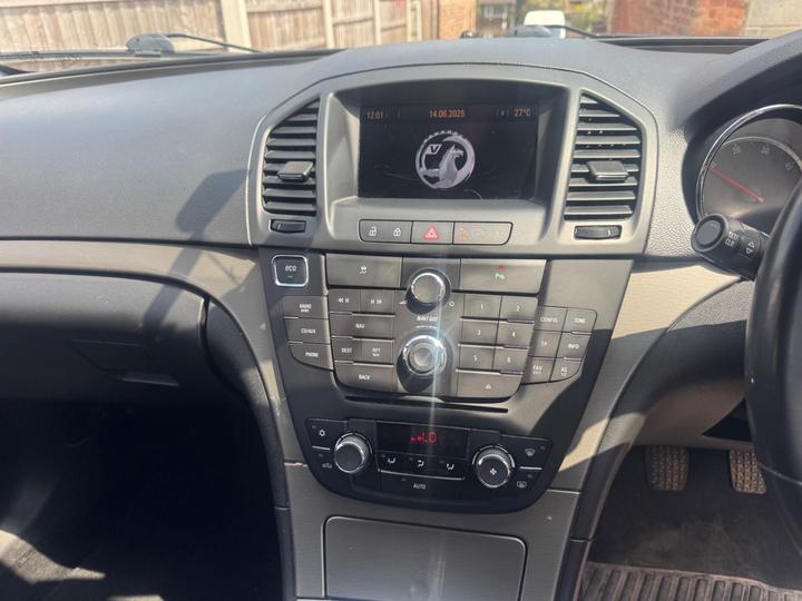 Vauxhall Insignia - 2.0 CDTi ecoFLEX Tech Line Sports Tourer Euro 5 (s/s) 5dr - Image 10