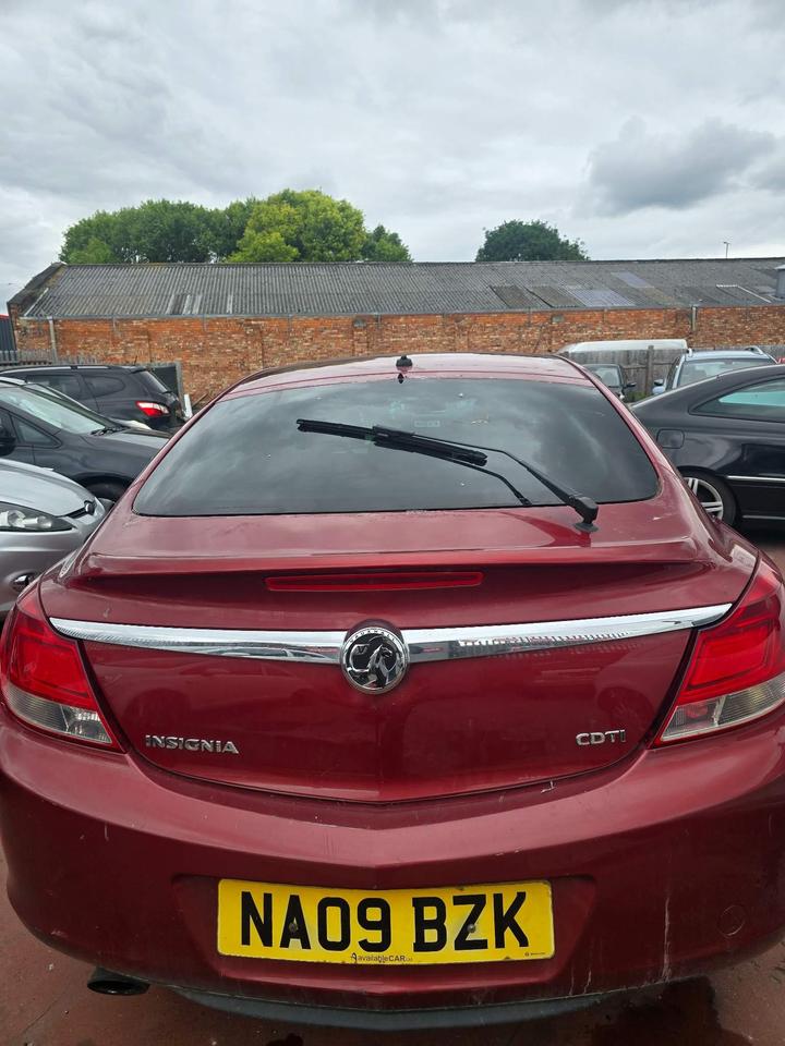 Vauxhall Insignia - 2.0 CDTi SRi Auto Euro 5 5dr - AUTOMATIC - Image 14